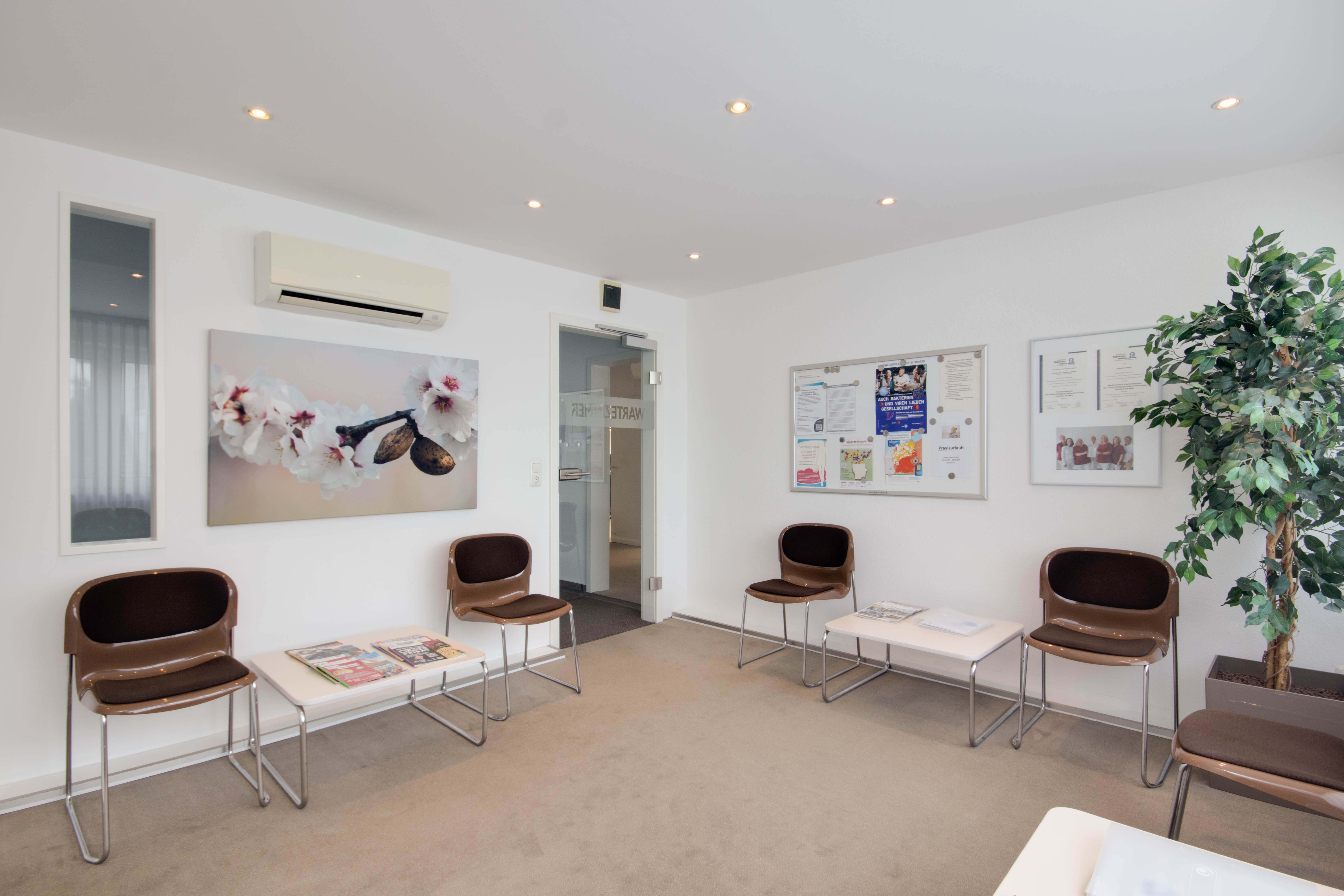 Praxis Dr. Weber Riedstadt - Wartezimmer